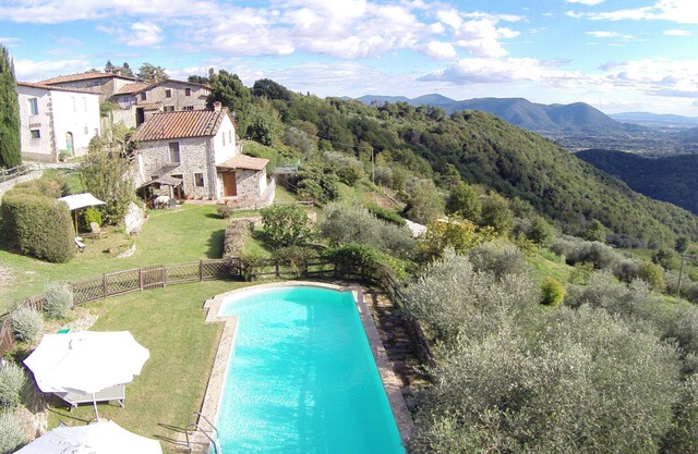 Country house with swimming pool and magnificent view and outdoor space