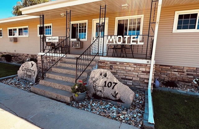 Country Inn Motel - Charming 11 room motel with AC, WiFi located in Bison, SD.