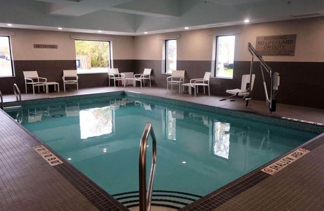 Country Inn & Suites by Radisson, Belleville, ON