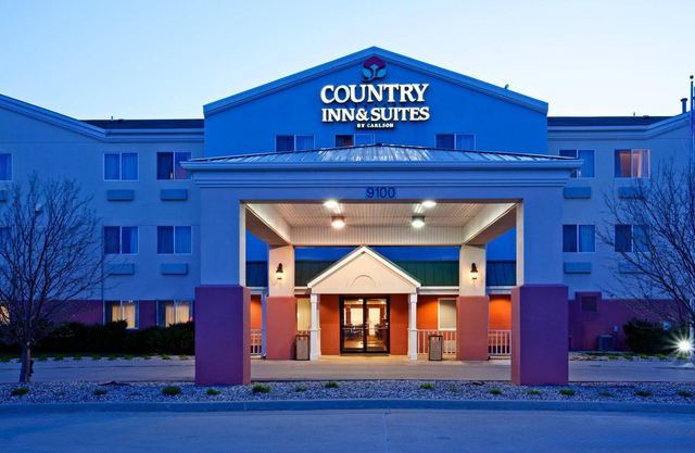 Country Inn & Suites by Radisson, Cedar Rapids Airport, IA