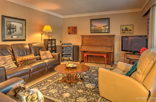 Country Living at it's best! 3 bedroom top-floor suite.