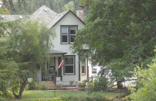Country Living, City Conveniences In The Rural Heart Of The Land Of The Umpqua