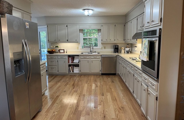 Country living close to Athens! 3 bedroom 2 bath with gorgeous view