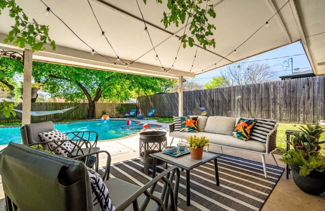 Country Pool House w/Game Room, Fire Pit, Grill
