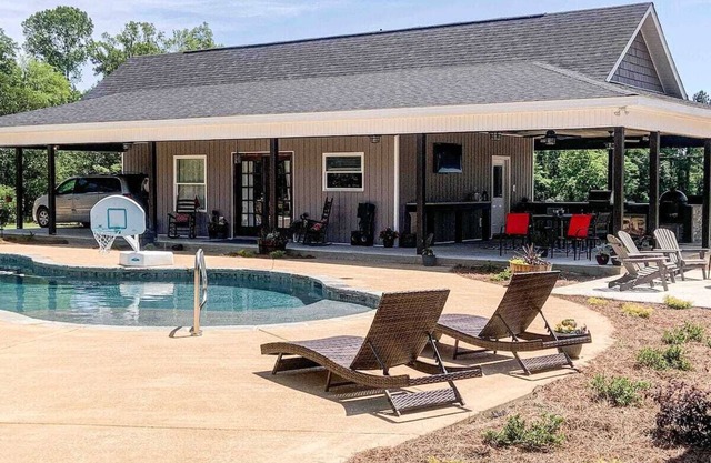 Country Pool House Cottage