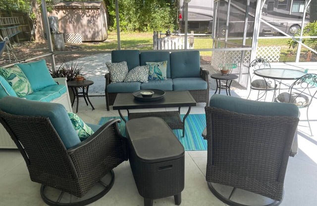 Country Pool House-Perfect for families, private