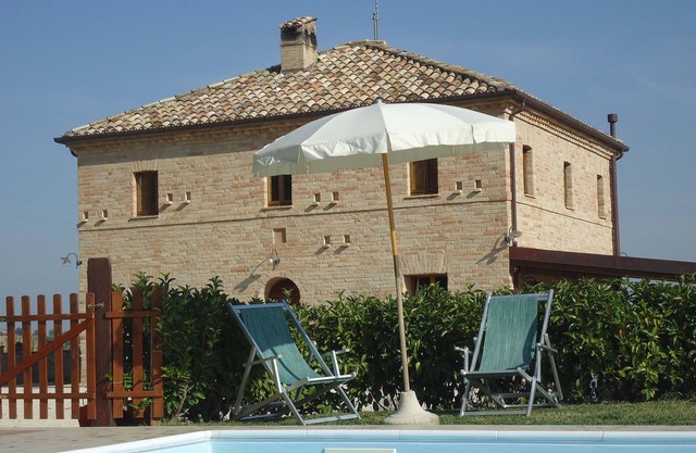 Country side Villa Agriturismo, stunning view, family-friendly, total privacy