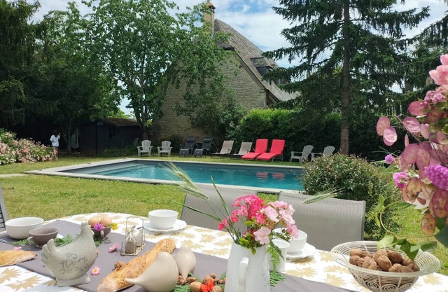 Country stone house with private pool and air conditioning