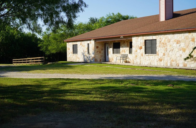 Country-style Oasis! The perfect family get-away. VIEW OUR VIDEO!