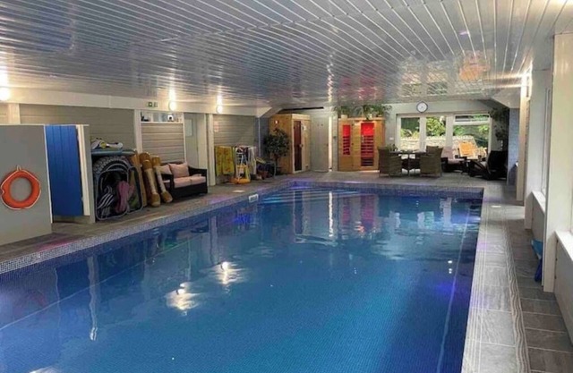 Country Vegetarian B & B with pool, hot tub, sauna