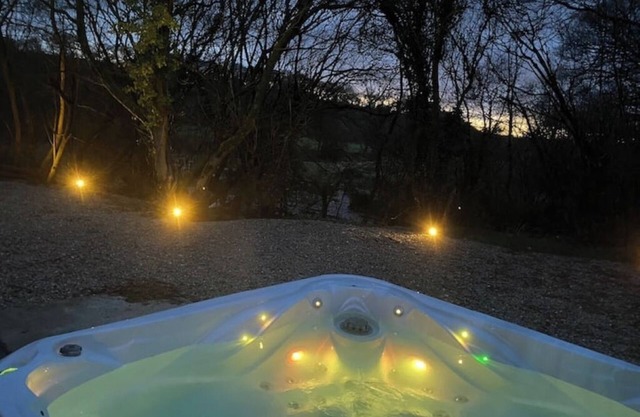 Country Vegetarian B & B with pool, hot tub, sauna