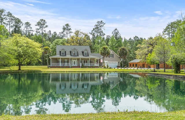 Country Villa pool hot tub game room pond