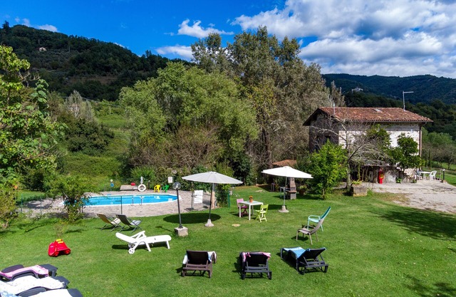 Country villa with private pool garden, wi-fi free for families and groups