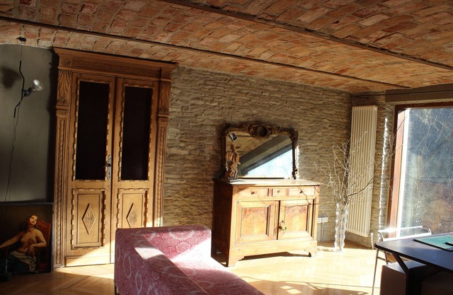 COUNTRYHOUSE with gym, soccer field and big swimming-pool (16 meters for 4)