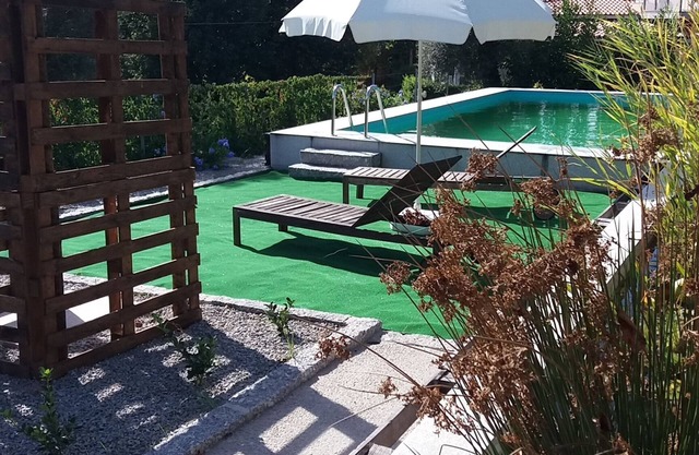 Countryside house with garden and natural pool.
