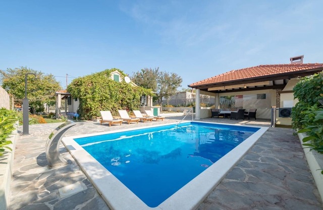 Countryside House With Pool - Vila Šore