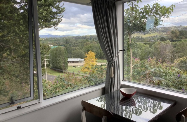 County feel but close to everything - TAURANGA