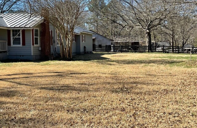 County Feel easy access to Truist Park/Lakepoint. Big yard with outdoor fire