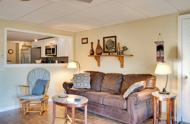 Couple's Retreat w/Lake View in Newport!