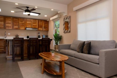 Couples Condo B42 1BR Pool Jacuzzis Covered Terrace Walk to Ocean and Dining Secure Complex