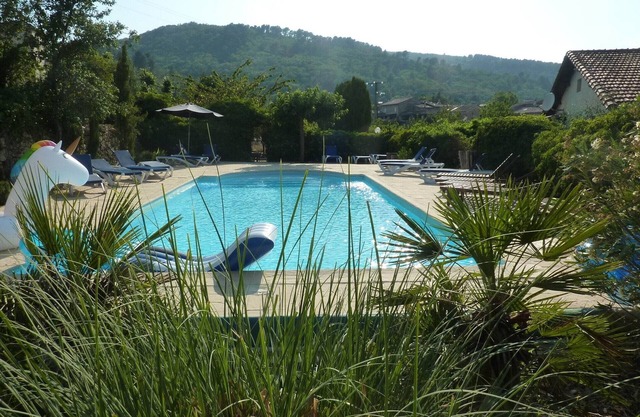 Courry Gem: Pool & Charm