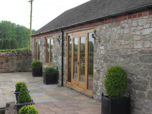 Courtside Barn, Lynn, Newport