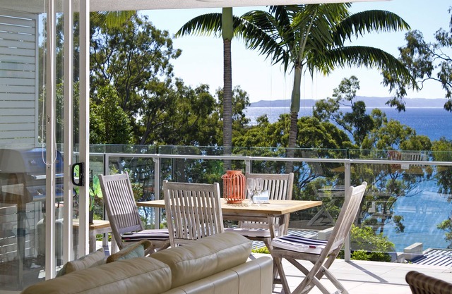 Courtyard Charm: Ocean Views, Little Cove
