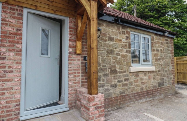 COURTYARD COTTAGE NUMBER 10, pet friendly in Brandon, County Durham