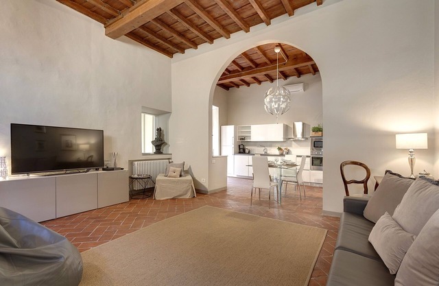 Courtyard Suite, 1 minute Santa Croce square