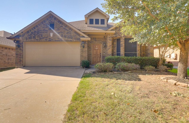 Covered Patio & Large yard: Mansfield Home