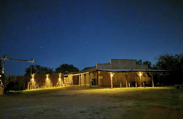 Covered Porch, River Access, Free Skeeball& Pinball in enchanting Fredericksburg