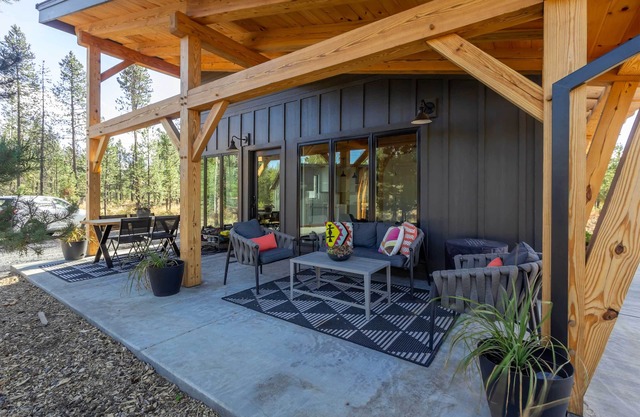 COVI97 - Updated Backyard and Hot Tub