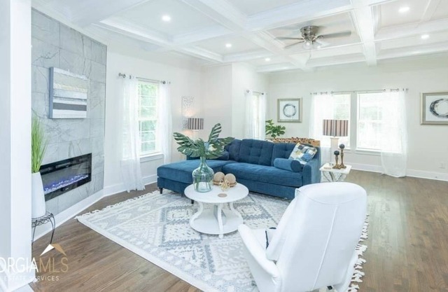 Covington's Beautiful 2 bedroom two bath beauty .5 from the square