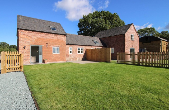 COW'OUSE, pet friendly, character holiday cottage in Shawbury