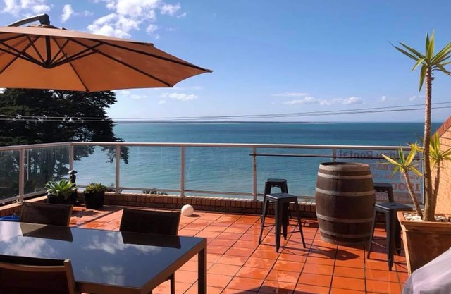 COWES BEACHFRONT RETREAT - WiFi + Netflix