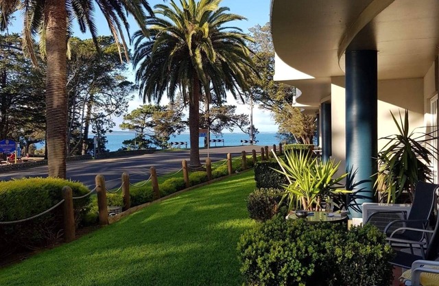 Cowes Couples Retreat - Prime Beachfront Location