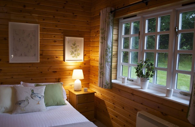 Cowslip Lodge Fantastic pet/family, river fishing and beautiful country side