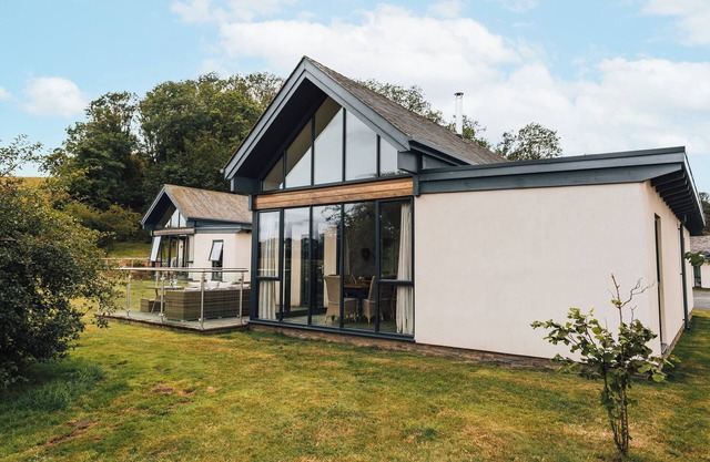 COWSLIP, pet friendly, character holiday cottage in Bamburgh