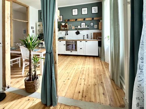 COZEE - Comfy 3-room Apartment with Netflix