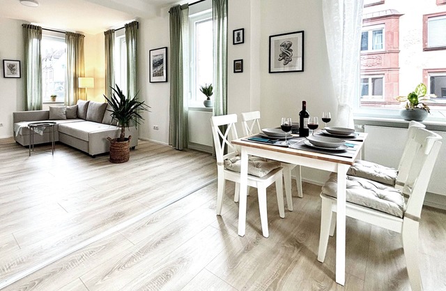 COZEE - Spacious Apartment With Netflix