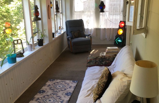 Cozy 1 1/2 bedwaterfront townhome in charming Newport with WiFi , fire pit