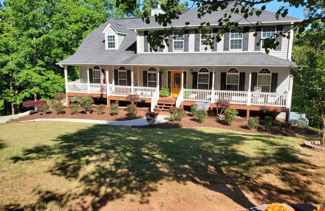 Cozy 1-bedroom apartment in tranquil Douglasville with AC