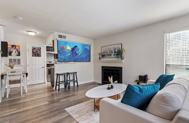Cozy 1-bedroom apartment with WiFi, gym & TONS of amenities! Here in Chapel Hill