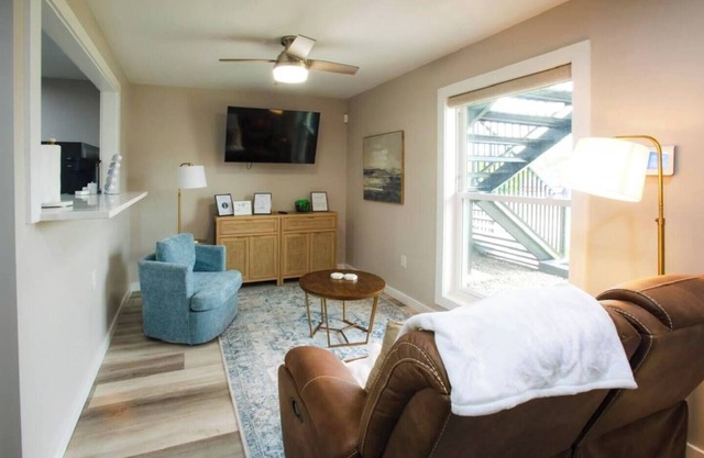 Cozy 1-bedroom apartment in charming Enterprise with WiFi, AC