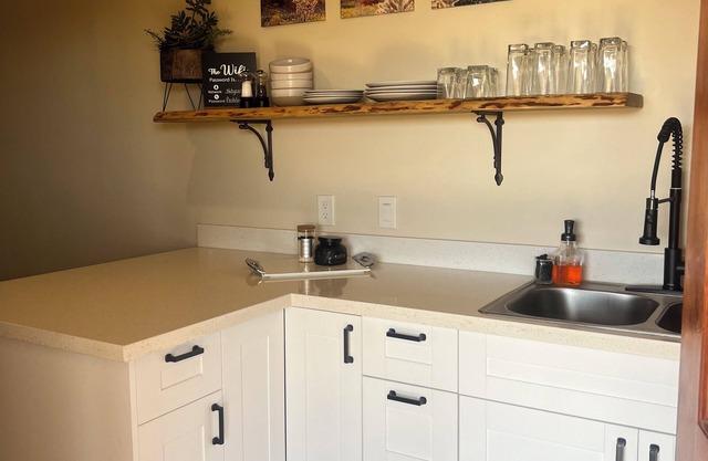 Cozy 1-bedroom apartment in charming Scottsdale with WiFi, AC