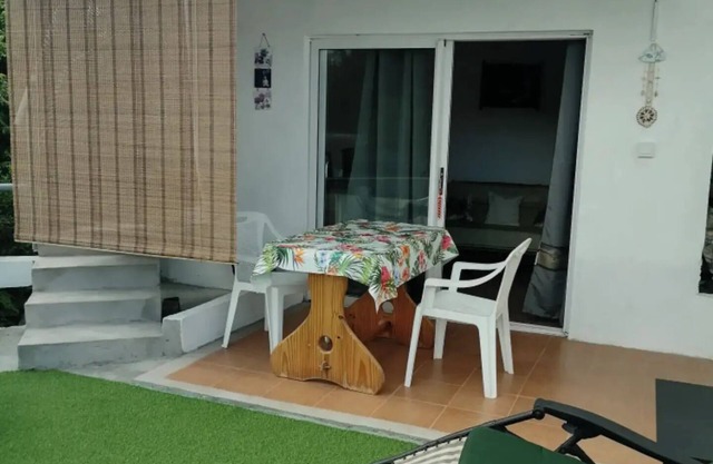 Cozy 1-bedroom apartment in beautiful Bel Ombre with WiFi, AC