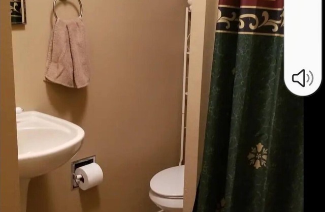 Cozy 1-bedroom apartment in Stonewall with WiFi, AC, furnished country setting.