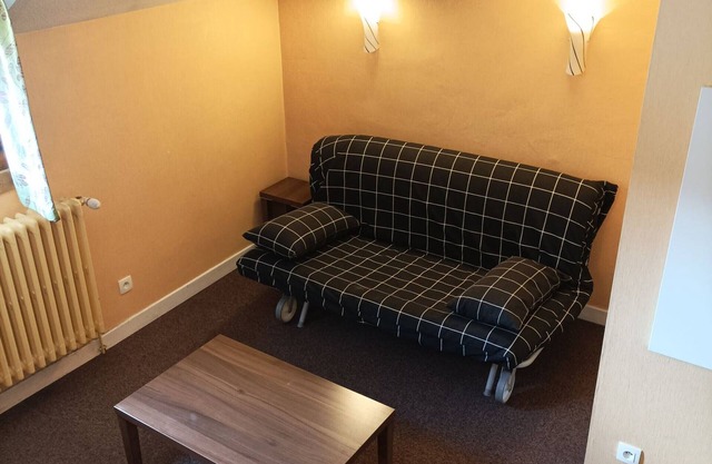 Cozy 1-Bedroom Apartment in Historic Château, Jausiers - Sleeps 4, Pool & Sauna Access
