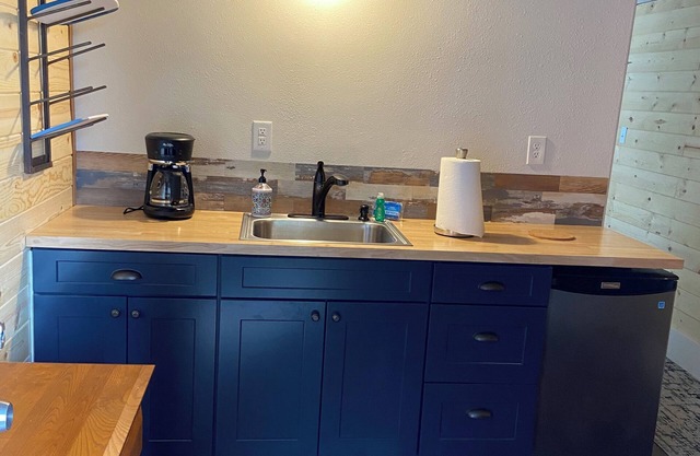 Cozy 1-bedroom apartment with KING bed in SW Portland
