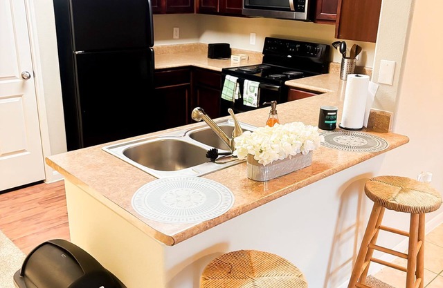 Cozy 1-Bedroom Apartment In Houston with AC, Fitness Room, WiFi, & More.